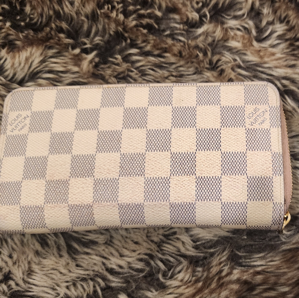 Louis Vuitton Zippy Wallet in Damier Azur Rose Ballerine
